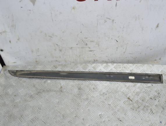 Молдинг передніх лівих дверей Opel Astra H 2004-2010 накладка декоративна на двері Опель Астра Н 24461093 | Зображення 3