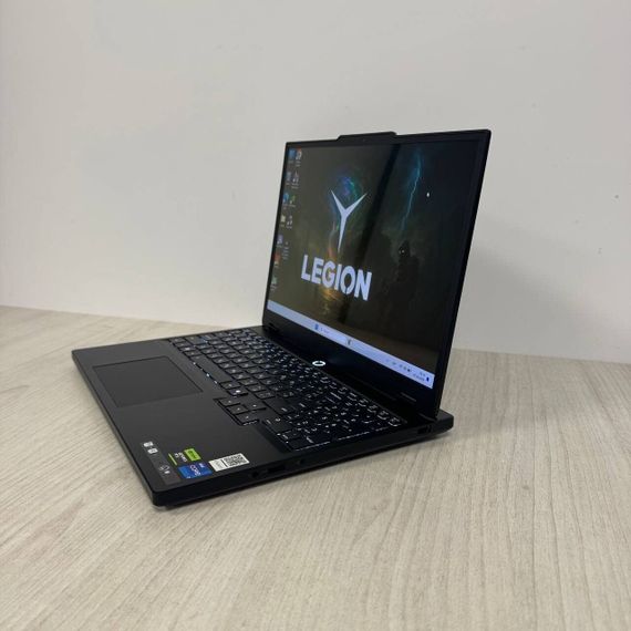 Игровой ноутбук Lenovo Legion 5 15IRX10 / 15.6" (2560x1440) OLED / Intel Core i7-13650HX (14 (20) ядер по 2.6 - 4.9 GHz) / 32 GB DDR5 / 1000 GB SSD / nVidia GeForce RTX 5060, 8 GB GDDR7, 128-bit / WebCam б/у | Зображення 6