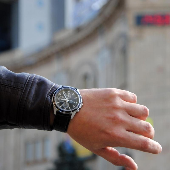 Годинники Casio Edifice EFR-526L-2CVUEF для чоловіків на шкіряному ремінці | Зображення 2