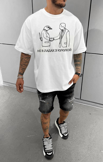 Футболка з мерчем