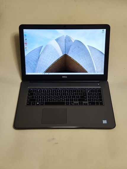 Ноутбук Б-клас Dell Inspiron 17 5767 / 17.3" (1920x1080) IPS / Intel Core i5-7200U (2 (4) ядра по 2.5 - 3.1 GHz) / 8 GB DDR4 / 256 GB SSD / Intel HD Graphics 620 / WebCam / DVD-ROM б/в | Зображення 1