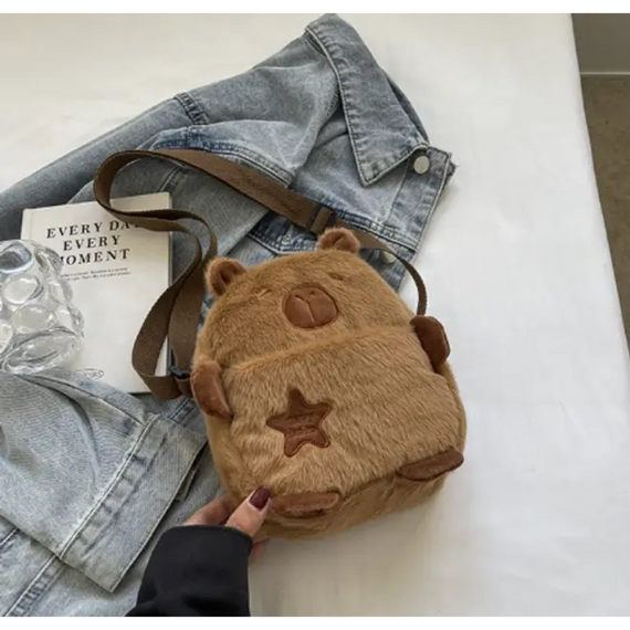 Сумка плюшева Капібара Capybara через плече крос-боді коричнева для маленьких модниць | Зображення 4