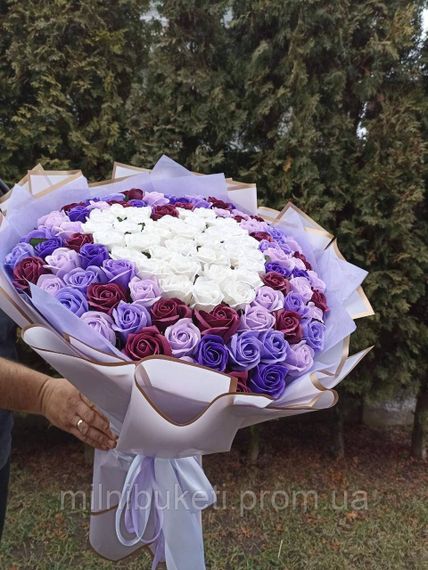Букет 101 червона мильна троянда в кальці "Єдина" | Зображення 5