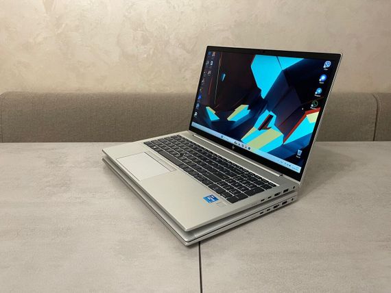 Ультрабук Б-класс HP EliteBook 850 G8 / 15.6" (1920x1080) IPS Touch / Intel Core i5-1145G7 (4 (8) ядра по 2.6 - 4.4 GHz) / 16 GB DDR4 / 256 GB SSD / Intel Iris Xe Graphics / WebCam б/у + Подарок Проводная мышь / USB | Зображення 5