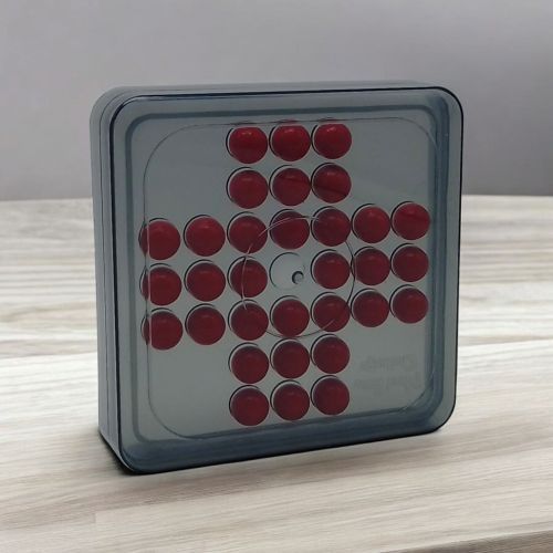 Логическая игра "Peg Solitaire - Солитер с колышками", 32 шарика (красный) | Зображення 1
