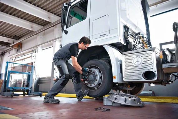 Гайковерт Bosch ударний GDS 18V-1050 H, 18В, до 1750об•хв, 1500/1700Нм, без АКБ та ЗП (0.601.9J8.500) | Зображення 8