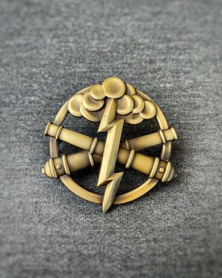 Кокарда артилерії і ракетних військ метал