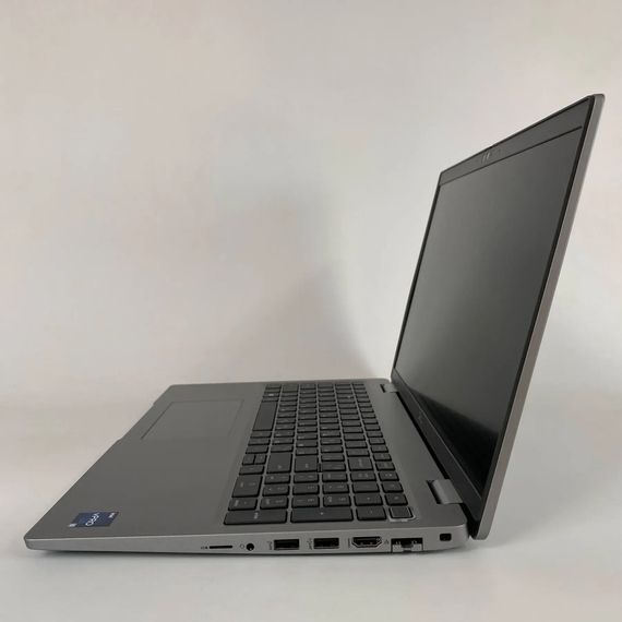 Ультрабук Б-клас Dell Latitude 5530 / 15.6" (1920x1080) IPS / Intel Core i5-1250P (12 (16) ядер по 1.2 - 4.4 GHz) / 16 GB DDR4 / 256 GB SSD / Intel Iris Xe Graphics / HDMI / WebCam б/в + Подарунок Бездротова миша / USB | Зображення 3