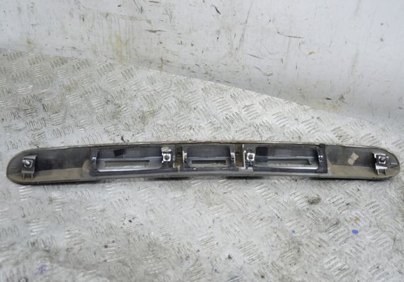 Накладка кришки багажника Renault Clio III 2005-2012 Накладка ручки багажника Рено Кліо 3 8200883011 | Зображення 3