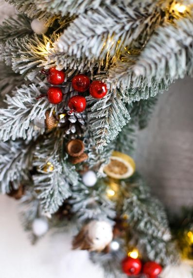 Вінок новорічний різдвяний Elegant зі штучної хвої d-50 см засніжений | Зображення 2