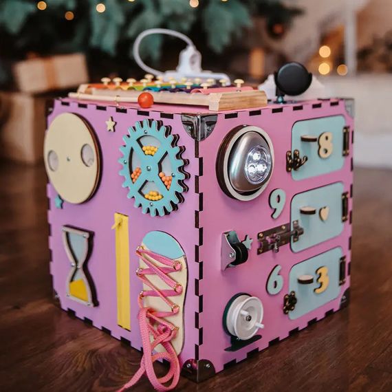 Развивающая игрушка Бизикуб Temple Group TG200132 30х30х30 см Розовый | Зображення 1