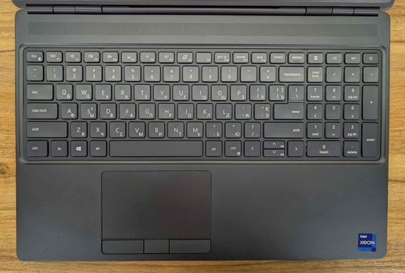 Мобильная рабочая станция Б-класс Dell Precision 7560 / 15.6" (3840x2160) IPS / Intel Xeon W-11855M (6 (12) ядер по 3.2 - 4.9 GHz) / 32 GB DDR4 / 256 GB SSD / nVidia RTX A4000, 8 GB GDDR6, 256-bit / WebCam / Windows 11 б/у + Подарок Беспроводная мышь | Зображення 4