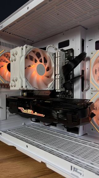 Збірка під замовлення: ігровий ПК GameMax Hype-M White Tower / AMD Ryzen 5 7500F (6 (12) ядер по 3.7 - 5.0 GHz) / 32 GB DDR5 / 2000 GB SSD M.2 / nVidia GeForce RTX 3080, 10 GB GDDR6X, 320-bit / 850W б/в | Зображення 5