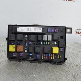 Блок запобіжників 1.9 CDTI Opel Astra H 2004-2010 блок комфорту Опель Астра 13206746