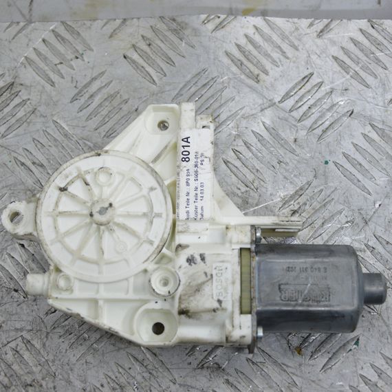 Мотор склопідйомника передніх лівих дверей Audi A3 8P 2003-2012 Моторчик скла лівих дверей Ауді а3 8P0959801A