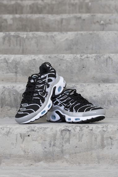 Кроссовки Air Max TN Plus Lace Toggle Black Grey весна / осень 1314 45 | Зображення 1