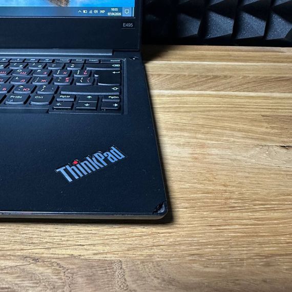 Ультрабук Б-класс Lenovo Thinkpad E495 / 14" (1366x768) TN / AMD Ryzen 3 3200U (2 (4) ядра по 2.6 - 3.5 GHz) / 8 GB DDR4 / 256 GB SSD / AMD Radeon RX Vega 3 / WebCam б/у | Зображення 2