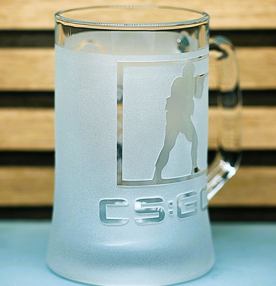 Пивний келих 670 мл CS GO КС ГО з гравіюванням подарунок для геймера фаната  ігровий кухоль для пива | Зображення 1