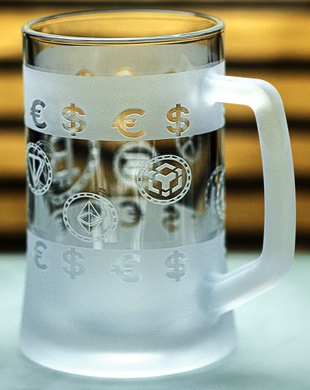 Пивний кухоль Crypto King з гравіюванням БІТКОІН ETH DOGE SOL BNB TON Подарунок трейдеру Келих для криптоаналітика | Зображення 6