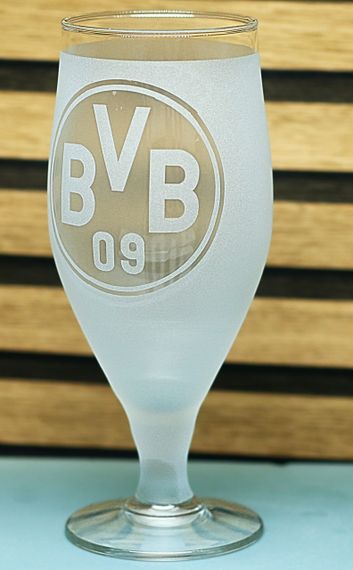 Пивной бокал 500 мл ФК Боруссия Дортмунд Borussia на ножке с гравировкой кружка фаната футбола | Зображення 2