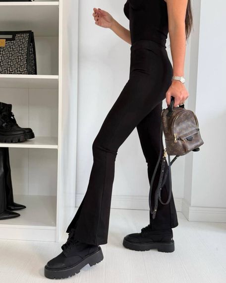 Жіночі брюки-лосини клеш з розрізами спереду і стрілками колір чорний, розмір  XL/XXL  IP561 | Зображення 3