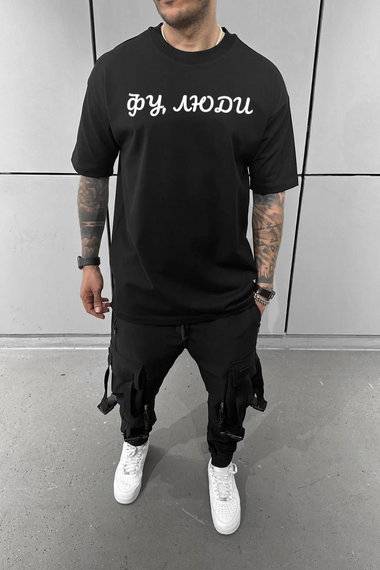 Футболка з мерчем