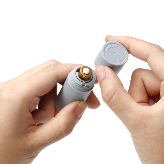 Вібратор-помада IROHA STICK Grey, дискретний міні вібратор для ніжної стимуляції | Зображення 9