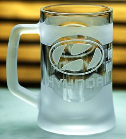 Пивний кухоль Hyundai Хюндай 670 мл з гравіюванням Подарунок автолюбителю  Келих з логотипом авто та легендарний слоган