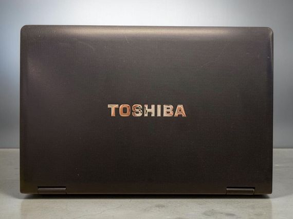 Ноутбук Б-класс Toshiba Tecra A11 / 15.6" (1366x768) TN / Intel Core i3-350M (2 (4) ядра по 2.26 GHz) / 4 GB DDR3 / 120 GB SSD / Intel HD Graphics / WebCam / Без АКБ б/у | Зображення 3