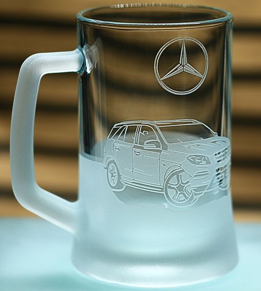 Пивний  келих 670 мл з гравіюванням Мерседес Mercedes ML подарунок для автолюбителя  кухоль для пива з логотипом | Зображення 1
