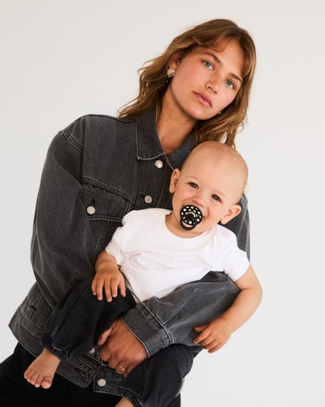 Соска пустушка BIBS Polka Colour Latex кругла 6-18 міс Black / Ivory | Зображення 1