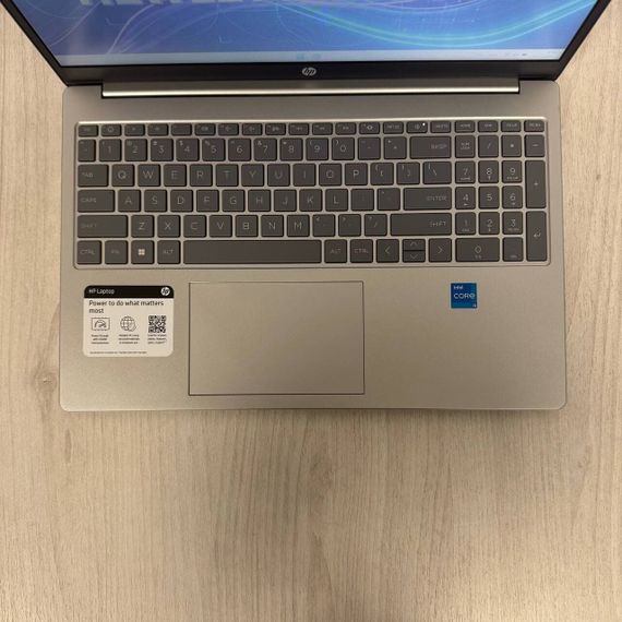 Ультрабук HP 15-fd0445nr / 15.6" (1366x768) TN / Intel Core i5-1235U (10 (12) ядер 3.3 - 4.4 GHz) / 8 GB DDR4 / 256 GB SSD / Intel Iris Xe Graphics / WebCam б/в | Зображення 2
