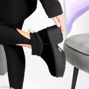 Модные черные замшевые угги с манжетом на толстой подошве