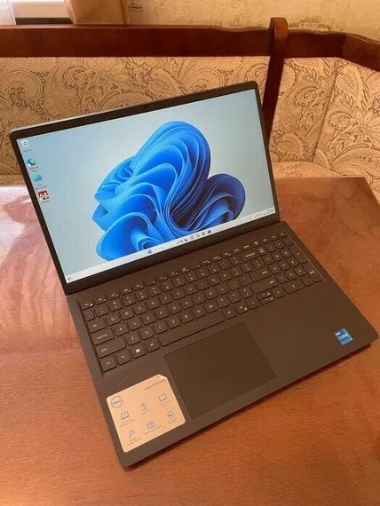 Ультрабук Dell Inspiron 15 3511 / 15.6" (1920x1080) IPS / Intel Core i5-1135G7 (4 (8) ядра по 2.4 - 4.2 GHz) / 8 GB DDR4 / 256 GB SSD / Intel Iris Xe Graphics / WebCam б/в | Зображення 1