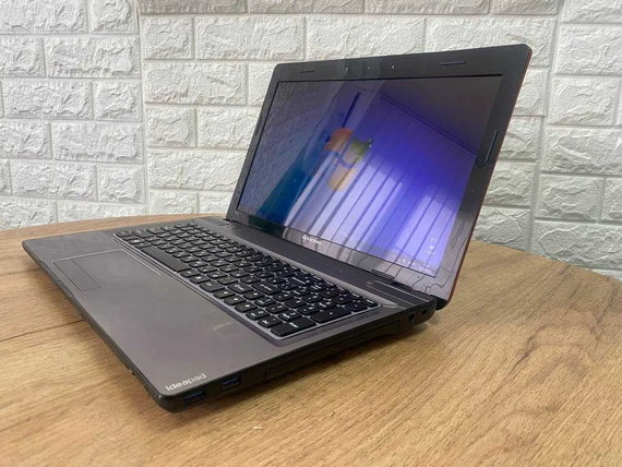 Ноутбук Lenovo Y570 15.6""HD/i3 2350M/4Gb/HDD750Gb/Intel HD 3000 | Зображення 1