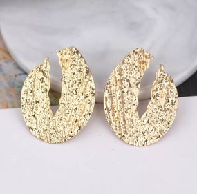 Сережки женские модные в золотистом цвете