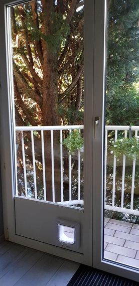 SureFlap Мікрочипні розумні дверцята для котів з контролем доступу білі захист від чужих тварин DualScan RFID-мітки | Зображення 7