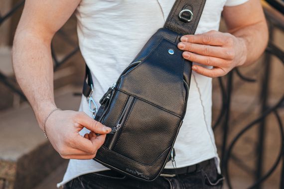 Кожаный черный мужской слинг рюкзак на одно плече TIDING BAG A25F-617-1A | Зображення 8