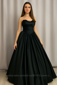 Пишна чорна випускна сукня, розмір 44