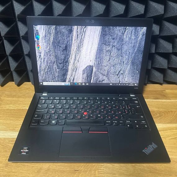 Нетбук Lenovo ThinkPad A285 / 12.5" (1920x1080) IPS Touch / AMD Ryzen 3 2200U (2 (4) ядра по 2.4 - 3.4 GHz) / 8 GB DDR3 / 128 GB SSD / AMD Radeon Vega 3 Graphics / WebCam б/у | Зображення 1