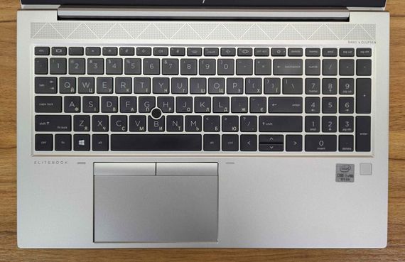 Ультрабук Б-клас HP EliteBook 850 G7 / 15.6" (1920x1080) IPS / Intel Core i5-10310U (4 (8) ядра по 1.7 - 4.4 GHz) / 16 GB DDR4 / 512 GB SSD / Intel UHD Graphics / Fingerprint / WebCam / Windows 10 б/в + Подарунок Бездротова миша / USB | Зображення 3