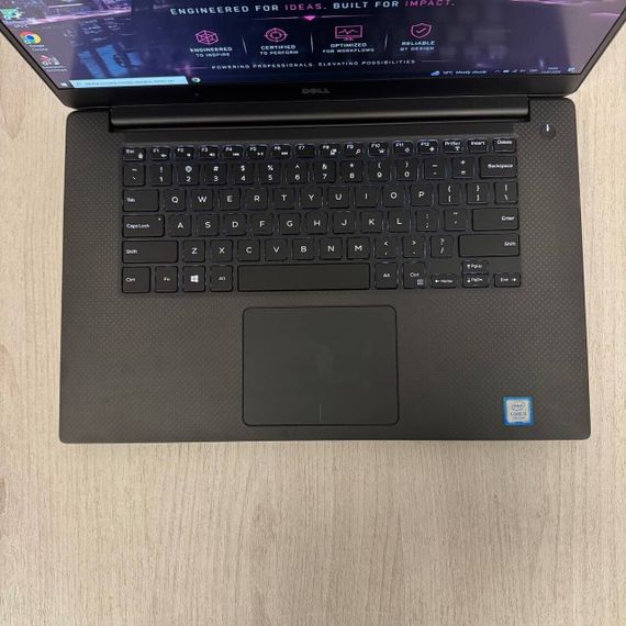 Мобільна робоча станція Dell Precision 5520 / 15.6" (1920x1080) IPS / Intel Core i5-7300HQ (4 ядра по 2.5 - 3.5 GHz) / 8 GB DDR4 / 256 GB SSD M2 NVMe / nVidia Quadro M1200, 4 GB GDDR5, 128-bit / WebCam б/в | Зображення 3