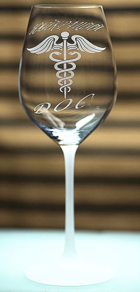 Винный бокал с веселой гравировкой 480 мл Лучший врач подарок фужер для вина