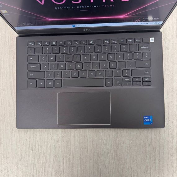 Ноутбук Б-класс Dell Vostro 5402 / 14.6" (1920x1200) IPS / Intel Core i7-1165G7 (4 (8) ядра по 2.8 - 4.7 GHz) / 8 GB DDR4 / 256 GB SSD / Intel UHD Graphics / WebCam б/у | Зображення 3