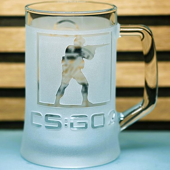 Пивний келих 670 мл CS GO КС ГО з гравіюванням подарунок для геймера фаната  ігровий кухоль для пива