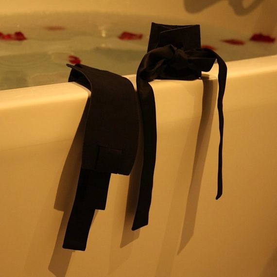 Изысканные наручники на запястья Roomfun с бантами, черные sexstyle | Зображення 1