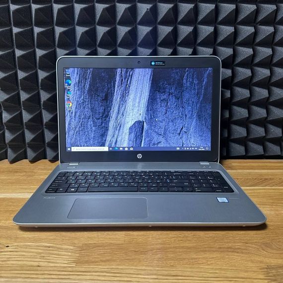 Ноутбук HP ProBook 450 G4 / 15.6" (1366x768) TN / Intel Core i5-7200U (2 (4) ядра по 2.5 - 3.1 GHz) / 8 GB DDR4 / 128 GB SSD / Intel HD Graphics 620 / WebCam / DVD-ROM б/в | Зображення 1