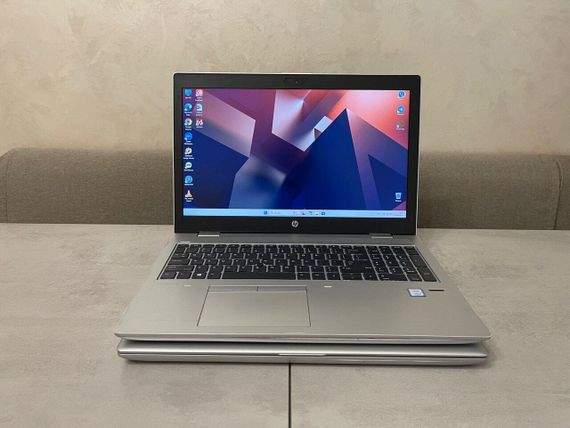 Ноутбук Б-клас HP ProBook 450 G5 / 15.6" (1920x1080) TN / Intel Core i5-8250U (4 (8) ядра по 1.6 - 3.4 GHz) / 8 GB DDR4 / 256 GB SSD M.2 / Intel UHD Graphics 620 / WebCam / DVD-ROM б/в + Подарунок Дротова миша / USB | Зображення 1