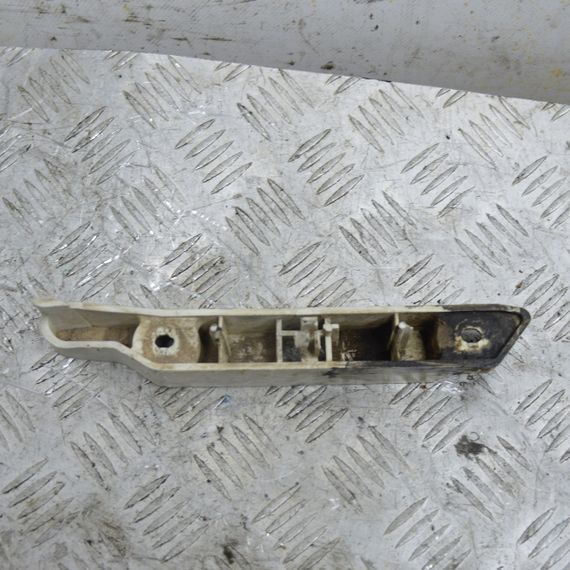 Направляюча переднього бампера права Ford Focus II 2008-2011 Кронштейн бампера права Форд Фокус 8M5117D958AD | Зображення 1