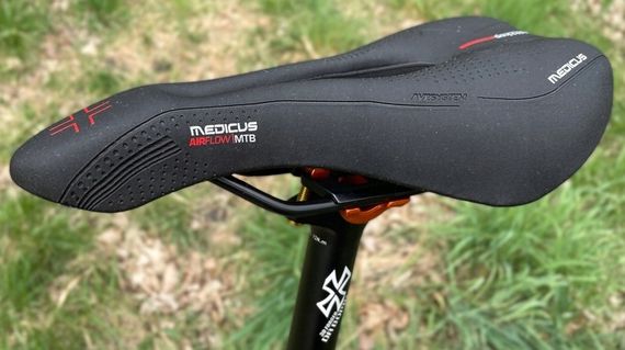 Седло велосипедное с Memory Foam Wittkop Medicus Airflow